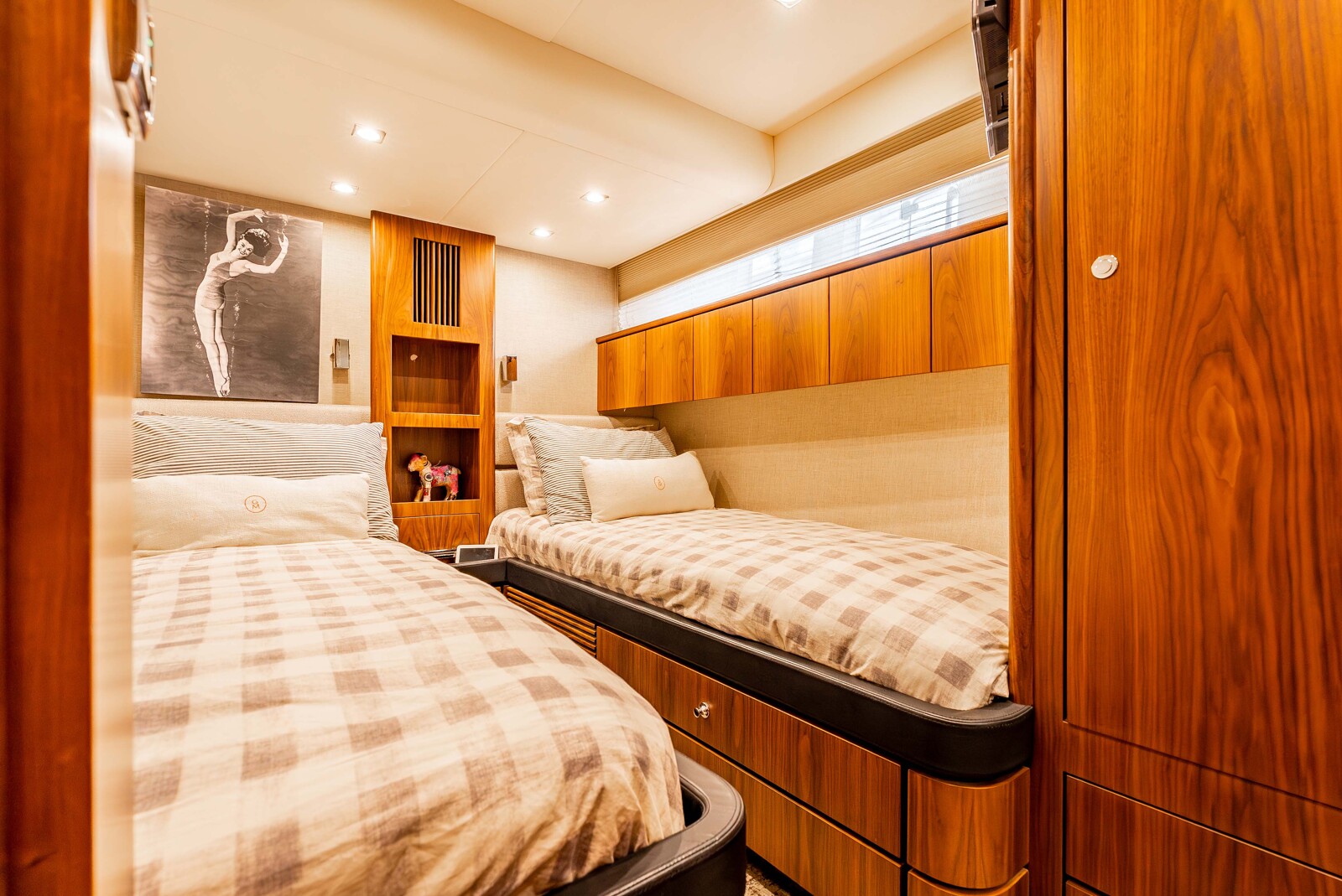 Twin guest stateroom aboard Fairline Squadron 78 motor yacht Sea Hammock