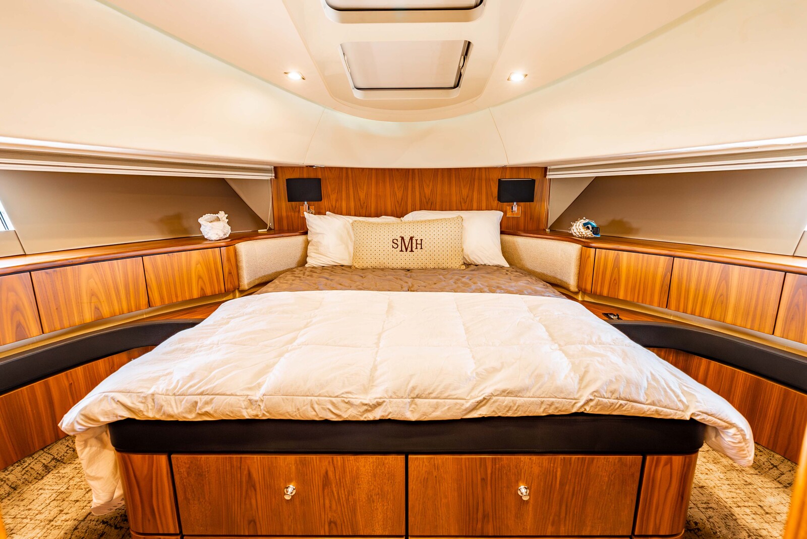 Forward VIP stateroom of the Fairline Squadron 78 Sea Hammock